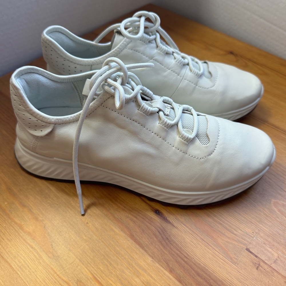 Ecco White Leather Lace-Up Sneakers